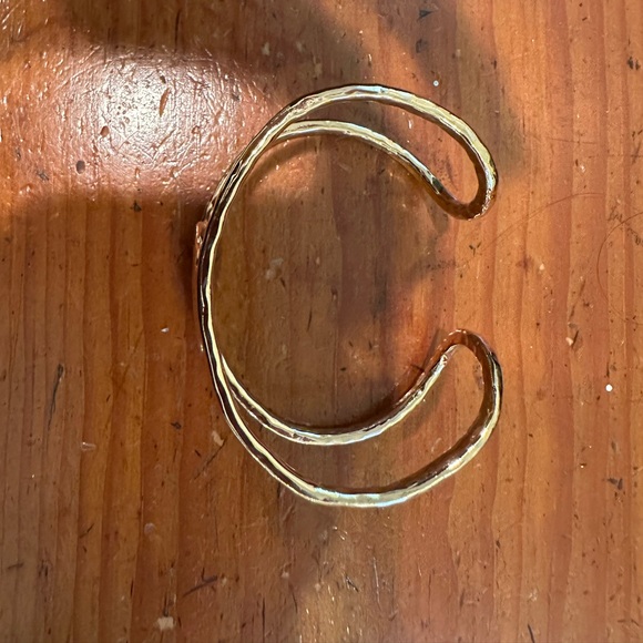 Talbots Hammered Gold cuff - Picture 3 of 5